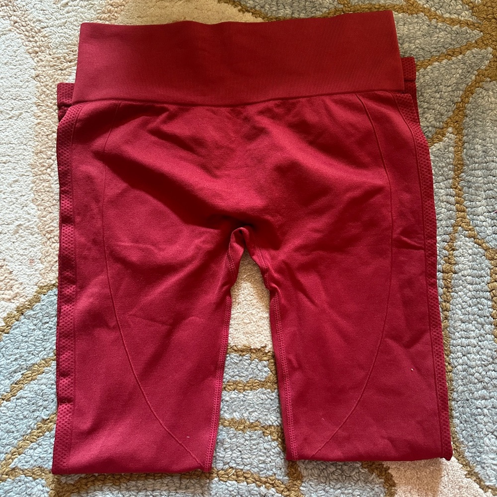 Maroon workout leggings